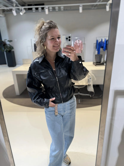 Schwarze Jacke